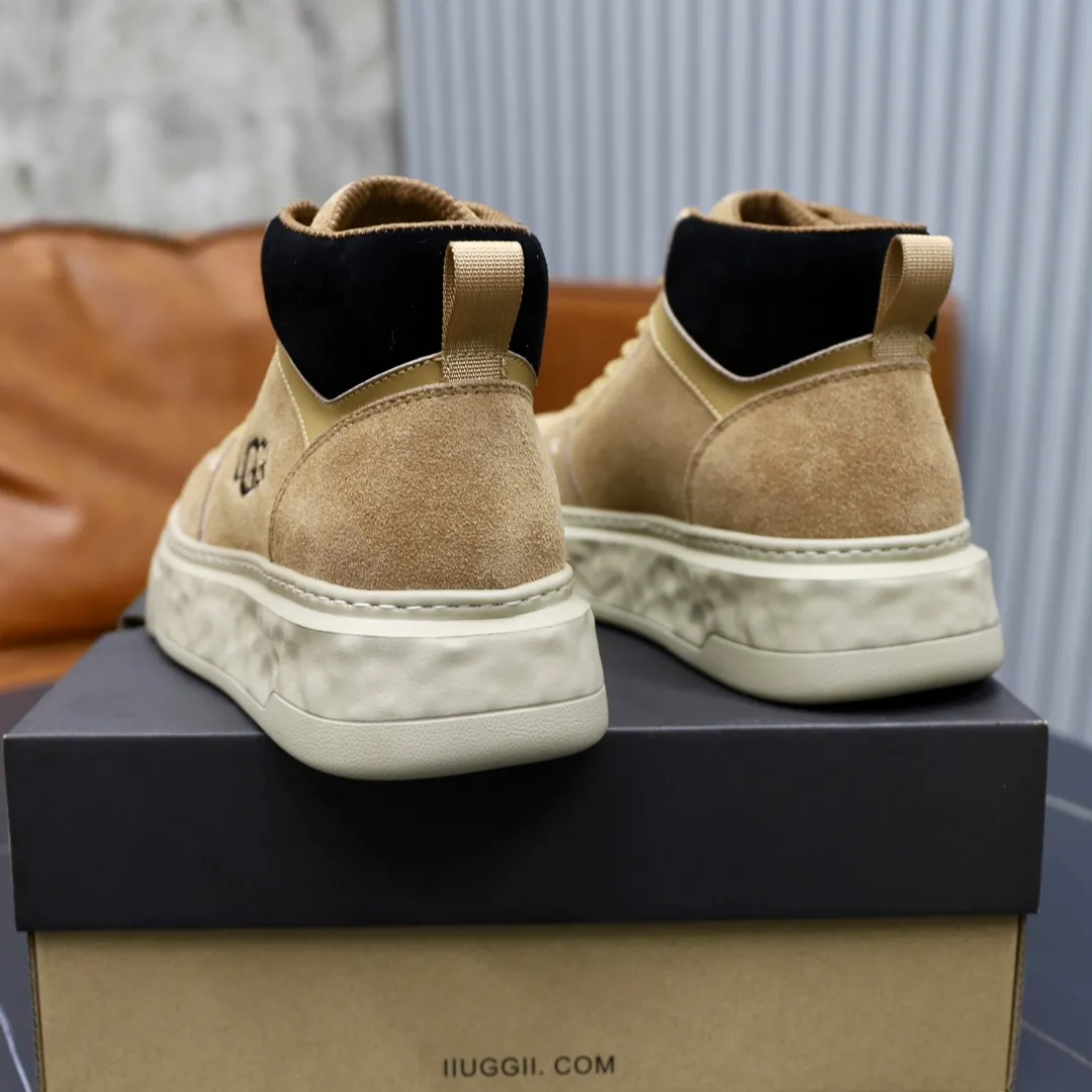 Ex-factory price: 620💰Thick wool imported from Australia Brand: UGG genuine purchase Size: 39-44 Grade: Official website 1:1 Material: First layer of genuine leather waterproof and antifreeze upper Real wool lining Original non-slip soft wear-resistant outsole Style category: Men's casual shoes Trendy style Comfortable on the feet Color: Official website color synchronization